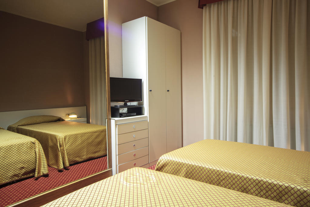 Hotel I Diamanti Garlasco Ruang foto