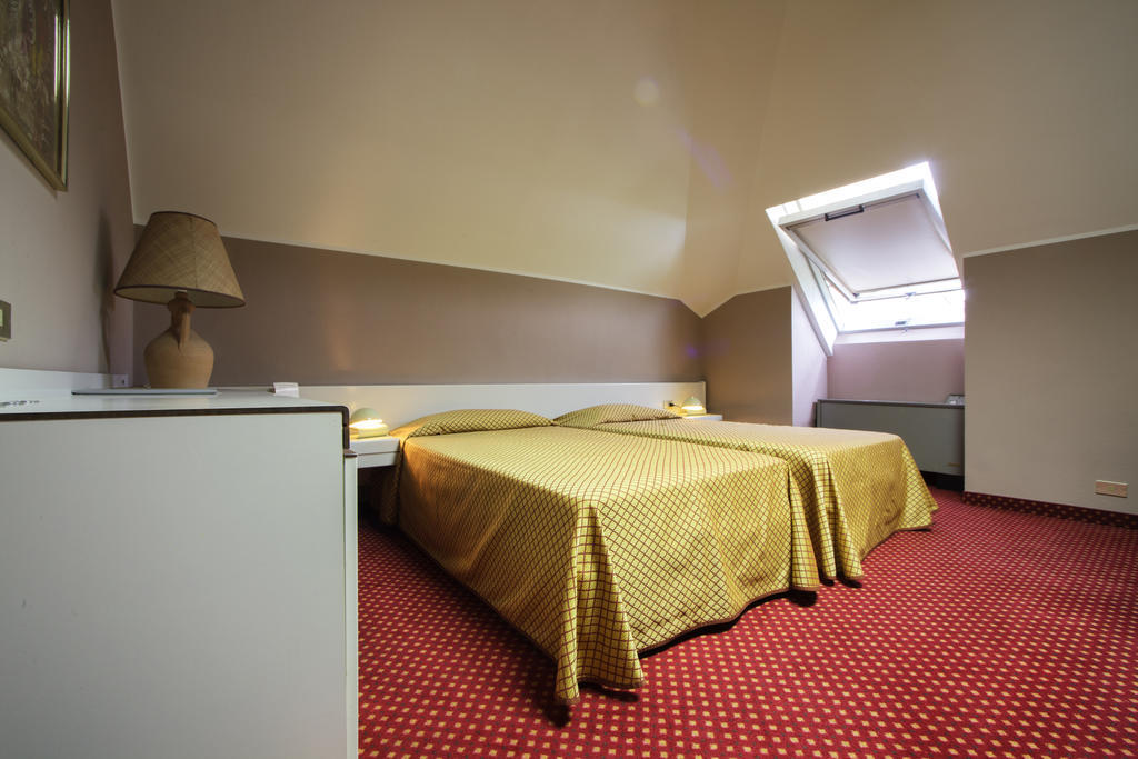 Hotel I Diamanti Garlasco Ruang foto