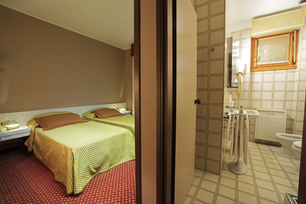Hotel I Diamanti Garlasco Ruang foto